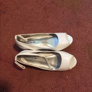 American Eagle girl shoes.